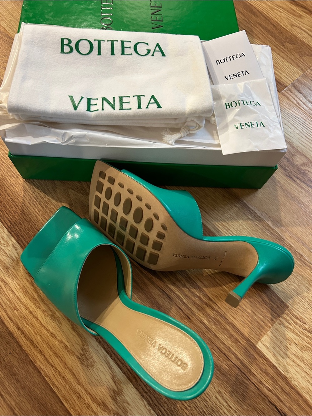 Brand NEW Bottega Veneta heels in size 41 with box , dust bag and extra heel tip